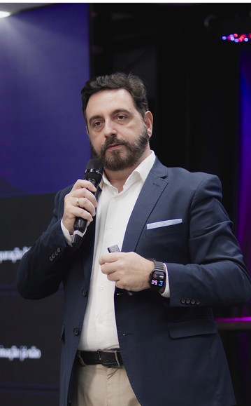 Adriano Vallim durante a palestra Além da Prova